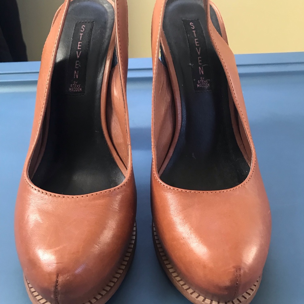 Chic slingback pumps!